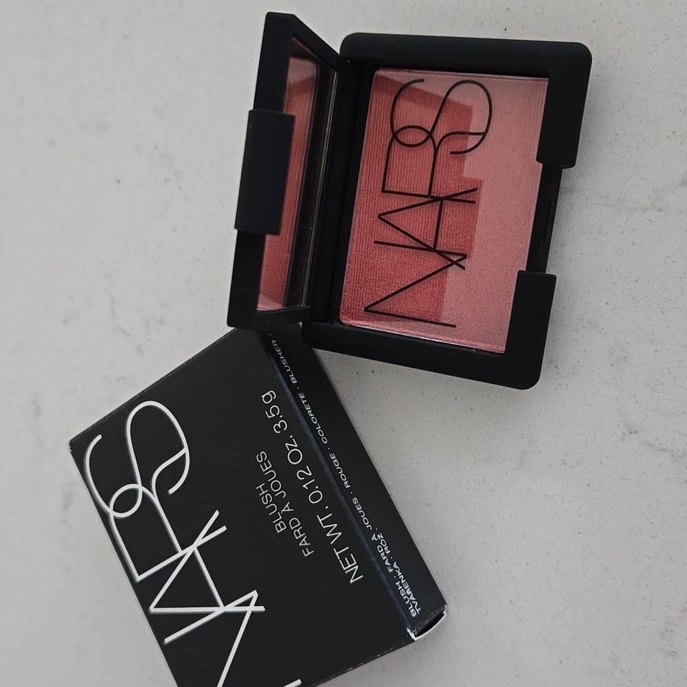 New in Box never used NARS blush Orgasm deluxe size Travel